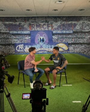 Sandra Díaz Arcas Instagram - Dice que es un tipo tímido, aunque lo que me ha dejado claro es que es un crack, fuera y dentro del campo. 
Nuestra charla con @rodrygogoes, pronto en @dazn_es 😉