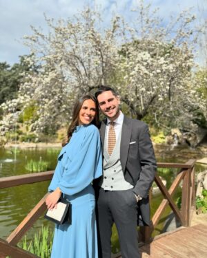 Sandra Díaz Arcas Instagram - Primera boda de la temporada 🤍🩵
.
.
.
Gracias siempre @alipromesas @valytyplace 🫶🏽

👗 @coosyofficial 
👠 @inesdomecqshoes 
💎 @mdepaulet
👜 @thesantofficial