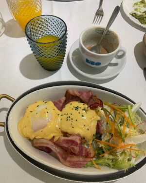 Sandra Díaz Arcas Instagram - Empezar así el sábado es una maravilla 🤩
Eso sí, no sé si comeré en dos días.
.
.
.
#brunch #brunchtime #bibomadrid #saturdayvibes #saturdaymood #bibodanigarcia