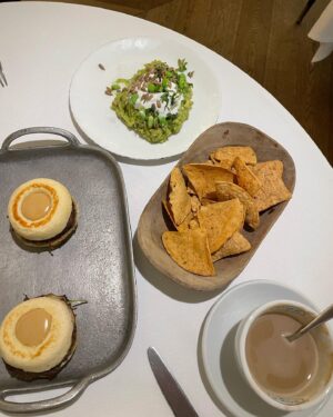 Sandra Díaz Arcas Instagram - Empezar así el sábado es una maravilla 🤩
Eso sí, no sé si comeré en dos días.
.
.
.
#brunch #brunchtime #bibomadrid #saturdayvibes #saturdaymood #bibodanigarcia