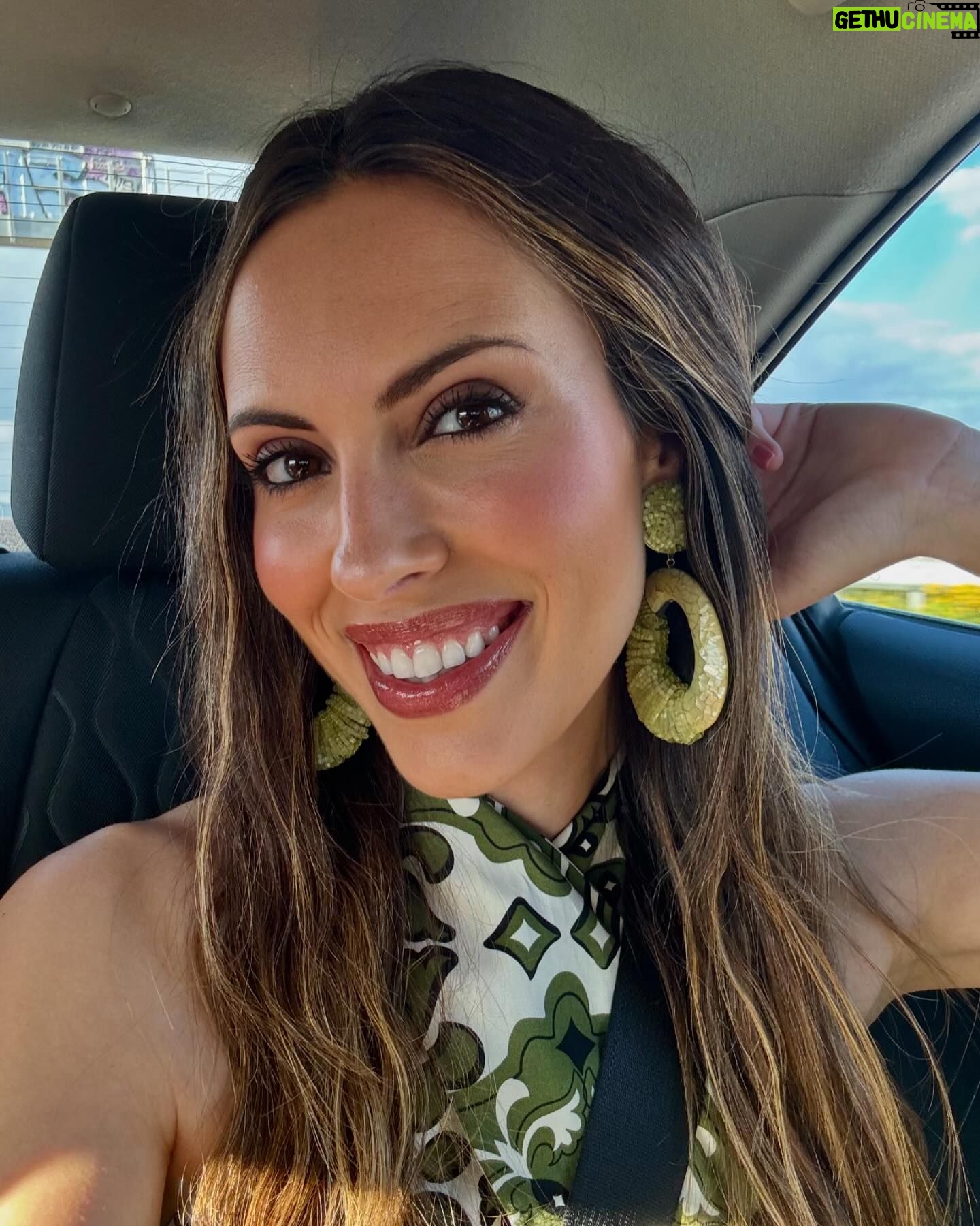Sandra Díaz Arcas Instagram - Los eventos más guays los organiza mi @alipromesas @valytyplace 🫶🏽 Ha metido el nuevo @toyota_esp x @the2ndskinco en una selva en pleno Madrid 🌿🌿🦓 🦓 . . . 👗 @coosyofficial 💎 @fahomamadrid