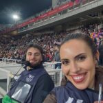 Sandra Díaz Arcas Instagram - No sé qué le estaría diciendo en ese momento, pero su sonrisa refleja la felicidad del líder 😊 Qué afortunada me siento de vivir noches como la de ayer 🫶🏽