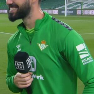 Sandra Díaz Arcas Instagram - 😆 @iscoalarcon tiene una luna de miel en junio... ¡Pero ojo! Lo tiene todo listo por si la Eurocopa llama a su puerta 👀

"Hemos sacado el seguro (de cancelación) por si suena la flauta" 😂

#ElPostDeDAZN #LALIGAenDAZN #LALIGA #Football #Sports #RealBetis #Betis #Isco #IscoAlarcon