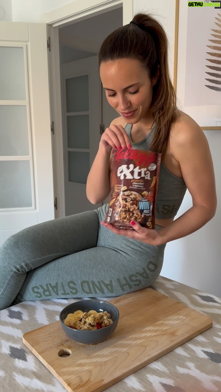 Sandra Díaz Arcas Instagram - 🥰 Empezar así el día 🥰 *publi Un bowl 🥣 con yogur, frutas 🍓 🍌 y la granola Extra Chocolate de @kelloggs_es. Combinación ideal de sabor, textura y un delicioso placer crujiente #ponleunEXTRAdealegria
