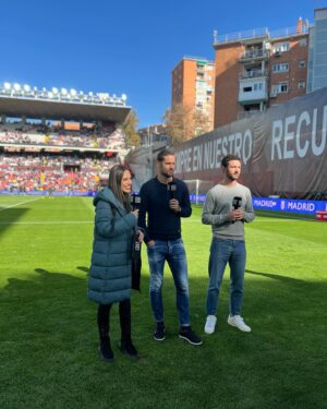Sandra Díaz Arcas Instagram - De la mañanita de hoy en Vallecas ⚽️ con @dazn_es 😊