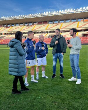 Sandra Díaz Arcas Instagram - De la mañanita de hoy en Vallecas ⚽️ con @dazn_es 😊