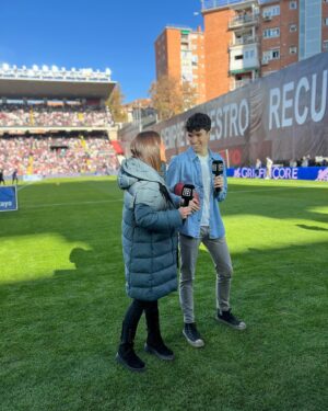 Sandra Díaz Arcas Instagram - De la mañanita de hoy en Vallecas ⚽️ con @dazn_es 😊