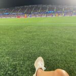Sandra Díaz Arcas Instagram - Fotos que no subí de nuestro primer día 🤍 (Era la vuelta al cole y estaba demasiado concentrada🤪) Y mientras la mayoría de vosotros seguís en la playa, mañana nos vemos en la jornada 2: Almería-Real Madrid en @dazn_es 🙌🏽 . . . #LaLigaenDazn #fútbol #ligaeasports #getafebarça #jornada1 #coliseum