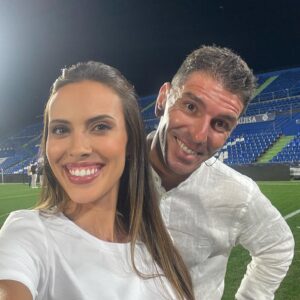 Sandra Díaz Arcas Instagram - Fotos que no subí de nuestro primer día 🤍 
(Era la vuelta al cole y estaba demasiado concentrada🤪)

Y mientras la mayoría de vosotros seguís en la playa, mañana nos vemos en la jornada 2: Almería-Real Madrid en @dazn_es 🙌🏽
.
.
.
#LaLigaenDazn #fútbol #ligaeasports #getafebarça #jornada1 #coliseum