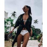 Sandra Nováková Instagram - In thoughts of Zanzibar💛🌴 Ps pro ženy: Zavalily jste mě dotazy na plavky, které jsem měla na Zanzibaru…všechny bikiny jsou @moschino a jednodílné od @agentprovocateur 😝 #anomamjichhodne😂 #bikinis #swimsuits #swimwear #beachwear #travel #moschinoswimwear #agentprovocateurswimwear