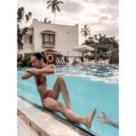 Sandra Nováková Instagram - Something is wrong😂 #ujelamihlava #strangepictures #weirdpictures #strangephoto #weirdphoto #funnypictures #zanzibar