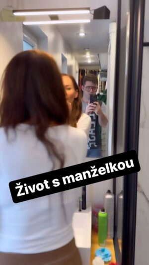 Sandra Nováková Instagram - Kdo z vás to zná 🙈🙋‍♂️ #manzelka #makeup #makeuptutorial #wife #family #ceskyholky
