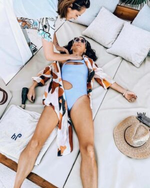 Sandra Nováková Instagram - Repost from @primaftv
•
Paní Bajerová. 💥 Sandra Novákovvá si v novém komediálním seriálu Lež na pláži zahrála sexy paní hoteliérovou. 🔥

Nenechte si ujít první díl už v pondělí 1. dubna na Primě. 📺🧡 

Sledovat ho můžete už nyní na @primapluscz. 🤩

#prima #primaplus #leznaplazi #serial #komedie #zabava #sandranováková
