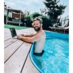 Sandra Nováková Instagram - Home office mého muže😂🙈 #tenumížít #homeoffice @vojta7m