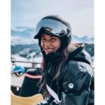 Sandra Nováková Instagram - Že se na starý kolena totálně zamiluju do hor a lyžování, to jsem vážně nečekala. #zivotumiprekvapit #inlovewithalps❤️ #dolomites #italy #thankful #happines