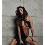 Sandra Nováková Instagram - S @anna_koniaeva_photo jsem si přála fotit už fakt dlouho! Takže když přišli s nabídkou z @playboyczechrepublic a padlo její jméno, najednou nebylo o čem přemýšlet. Nabídku jsem okamžitě s radostí přijala. A Anna už během focení předčila moje očekávání. Byla ještě skvělejší, než jsem si jí vysnila;) A přitom tak mladičká! No a pak ten výsledek….!!!!!!🔥🔥🔥🔥❤️❤️❤️!!!! @anna_koniaeva_photo je zkrátka #supertalent a já děkuju za tuhle příležitost. A samozřejmě obrovský díky za nádherný #makeup a #hairstyle @koki9_official a #styling @janokimak . A @iam.yanj za odvážnou nabídku to s vámi nafotit;) A taky mému salonu @klinika_formositas a @shapeyourbody.cz za to, že si moje tělo před focením vzali do parády a žehlili ho a zpevňovali, jak nejlíp uměli❤️ THANK YOU ALL 🙏 Ps: květnové vydání stále v prodeji😉 #playboy #playboygirl #covergirl #photoshoot #cover #model #thankyou #hot