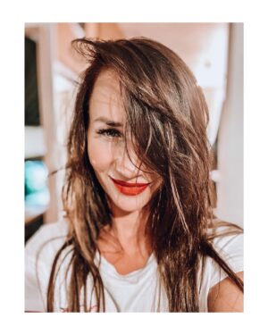 Sandra Nováková Instagram - Hello monday;) #losharos #monday #redlips