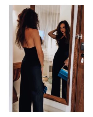 Sandra Nováková Instagram - 🖤💙 #blackandblue 

#ootd #ootdstyle #fashion #style #moment #dinnerdress #longhair