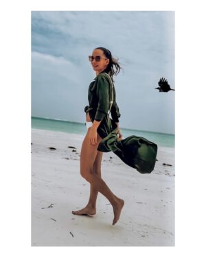 Sandra Nováková Instagram - S ptákem v pozadí. 

#magic #moment #birdphotography #bird #beach #travelphotography #holiday #zanzibar #beachvibes #photooftheday