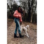 Sandra Nováková Instagram – Ještě, že ty psy máme, protože jinak by nás ven nikdo nevytáhnul😂🙈 

#sunday #winter #lifewithdogs