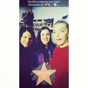 Sandra Rosko Instagram - @sandramiska and I made it to the @glownetflix event last night and got to have a moment with @officialbettygilpin ❤ Such an amazing show and cast! #knowaboutit ❤🎭🎬🌈🌠