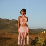 Sandri Oliveira Instagram - Finalizando a sequência de @soundsofquartzo com muita vibe boa, looks lindos e companhias maravilhosas! Grata por tudo e por esse final de semana maravilhoso 💕✨🔮 apaixonada por esse último outfit que a minha avó fez exclusivamente pra eu usar. Fotos profissionais: @roneysilvaft 💫 #soundsofquartzo