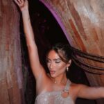 Sandri Oliveira Instagram - Day 1 - @soundsofquartzo 🔮✨ energia infinita! Look: @thesarahbenchimol Hair: @eerikabraids Make: @lucasleonardobeauty Bronze: @mk.bronzerhd #soundsofquartzo