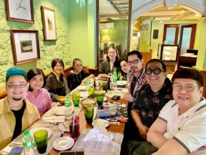 Sandy Andolong Instagram - Fun lunch with this bunch❣️😊 @lolitsolisakona @patpdaza @iamnoelferrer @gorgyrula @salveasis @leoespinosa888 @mrfu_mayganon Walang sawang kwentuhan😄