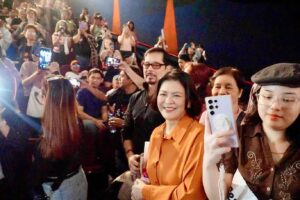 Sandy Andolong Instagram - Block screening early tonight for @sgt.pepper8 @rosavilmasantosrecto’s supporters🎥🎬🍿Maraming salamat sa lahat ng nanuod at manunuod pa ng @whenimetyouintokyofilm🎞️ Extended po  ang screening ng whenimetyouintokyofilm😊👍🏻 Super salamat sa patuloy na pagmamahal at suporta ng mga bumuo at dumating sa block screening tonight lalo kina @lhen23_ @tuwingumaga @emmalagrimas @krisbajiolaygo❣️🥰 Special thanks too to @toniroseramos for helping the group😊Thank you very much again @rosavilmasantosrecto @tirsocruziii @lynncruz525 @redgiemagno for the surprise appearance❤️ Vi ikaw naman naka prank kay Bo pati na rin sa akin😄🫶🏻