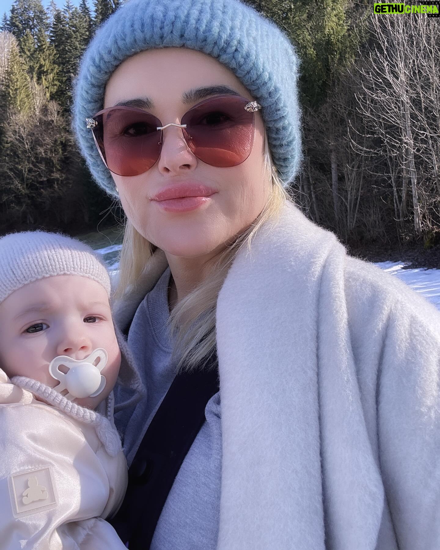 Sanela Diana Jenkins Instagram - Weekend vibes 💕💖💕