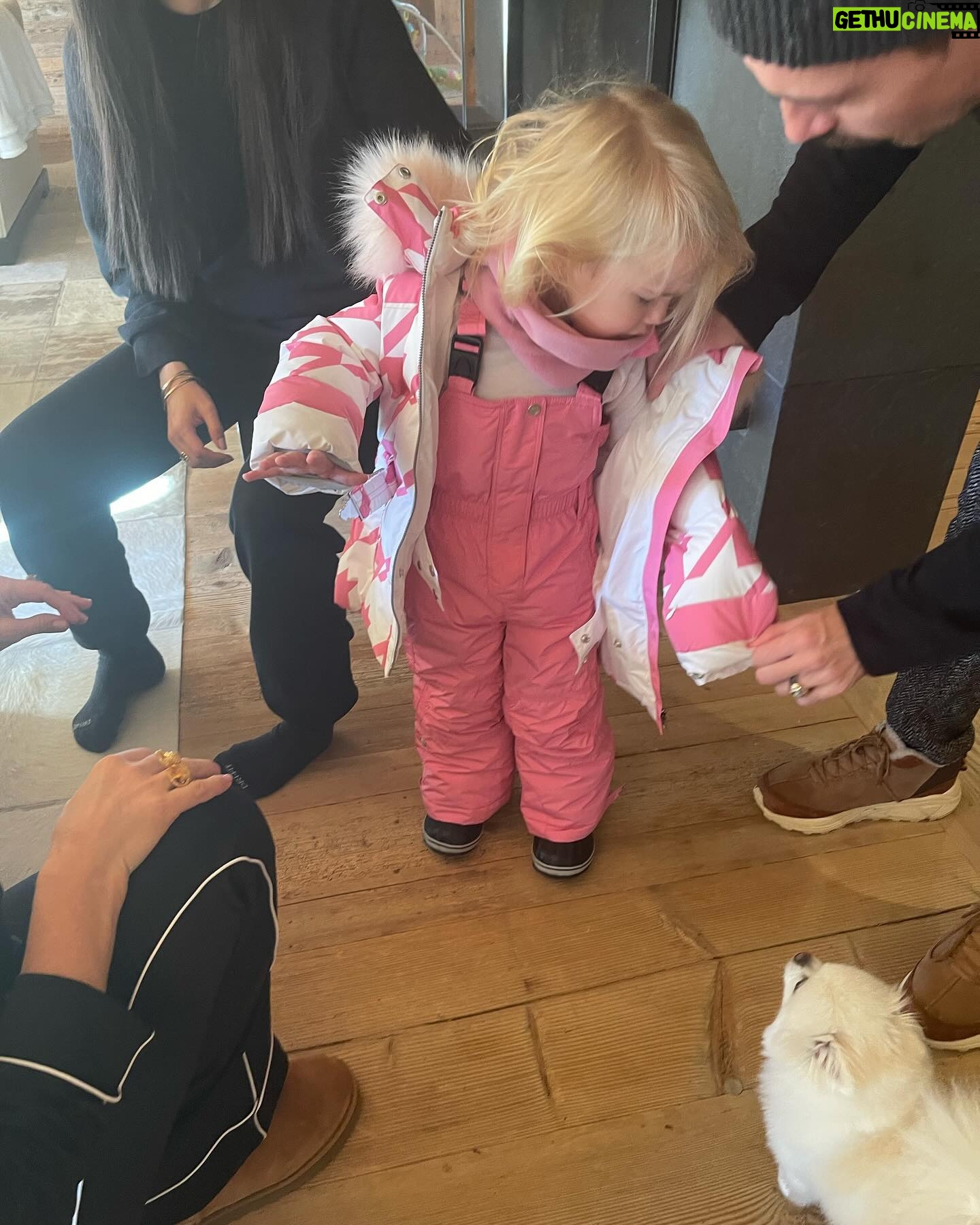 Sanela Diana Jenkins Instagram - How many people does it take to dress 3 year old for skiing lol