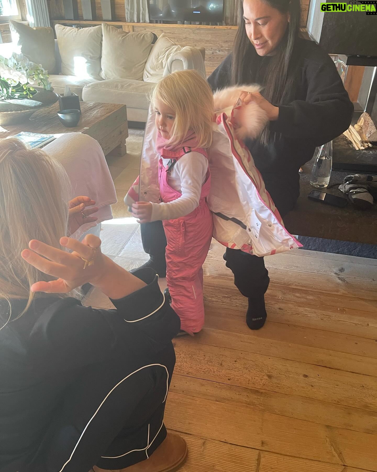Sanela Diana Jenkins Instagram - How many people does it take to dress 3 year old for skiing lol