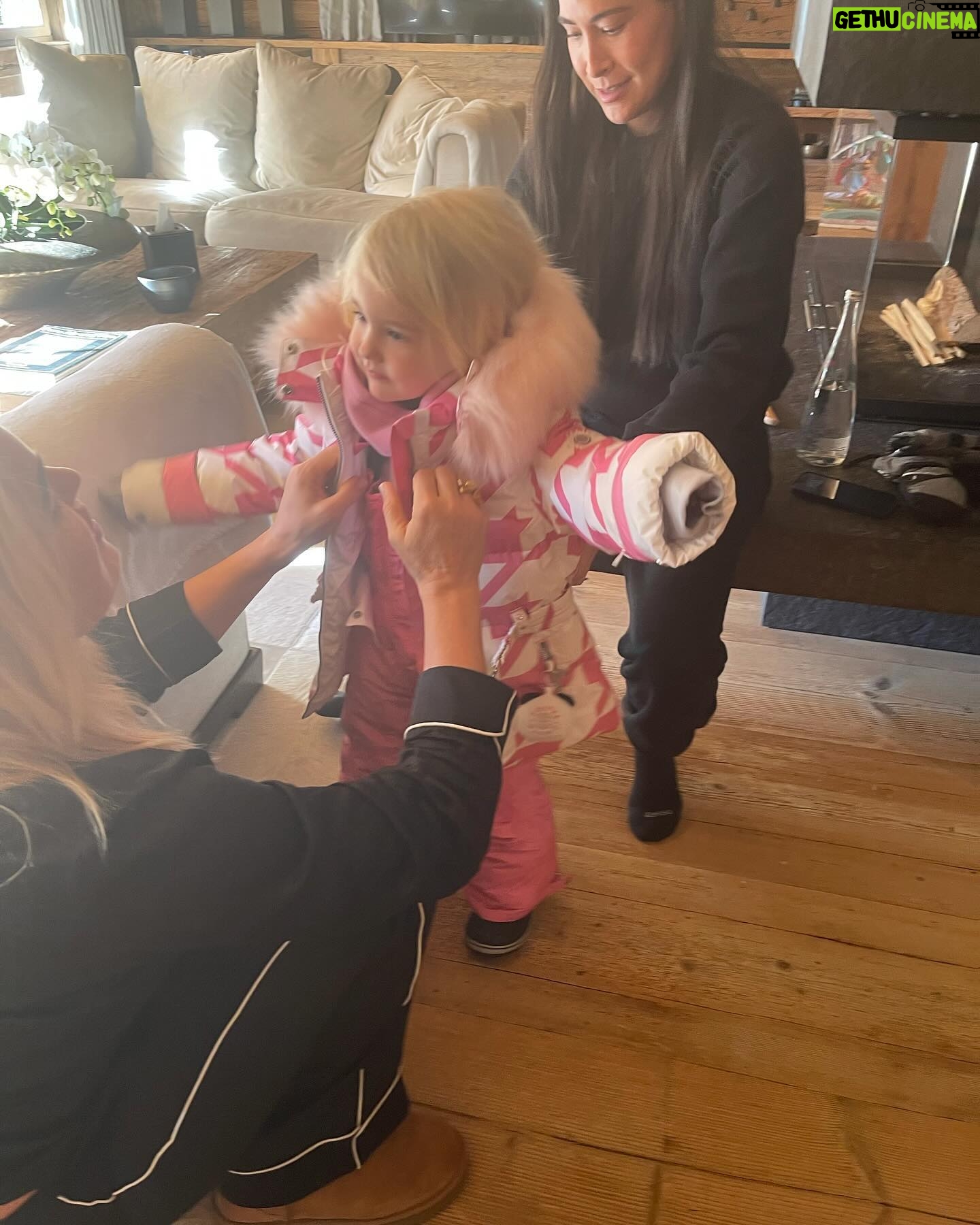 Sanela Diana Jenkins Instagram - How many people does it take to dress 3 year old for skiing lol
