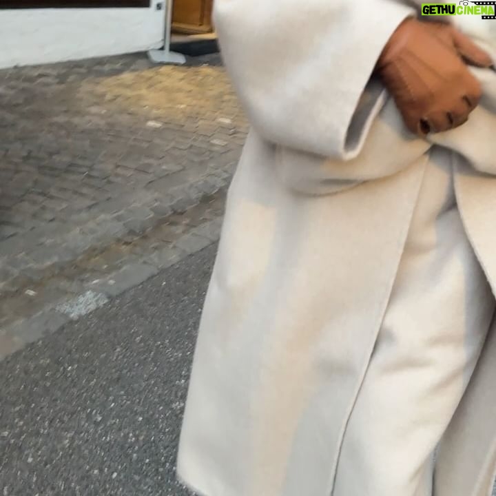 Sanela Diana Jenkins - 8.2K Likes - Afternoon Stroll