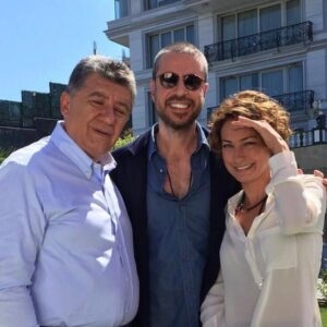 Sanem Çelik Instagram - Tarık abim ile setteydik, Bahadır'cığım da ziyaret etti bizi o gün 🤗