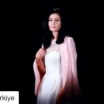 Sanem Çelik Instagram - İyi seyirler 😊 @atvturkiye ・・・ #EşkıyaDünyayaHükümdarOlmaz yeni bölümleriyle yeni sezonda #atv'de! #edho Bu sezon da #diziatvdeizlenir 🎬 @eskiyatv