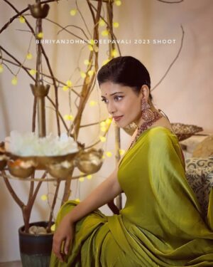 Sangeeta Krishnasamy Instagram - 💚

@brriyanjohn #sareelove 
@thaaraz