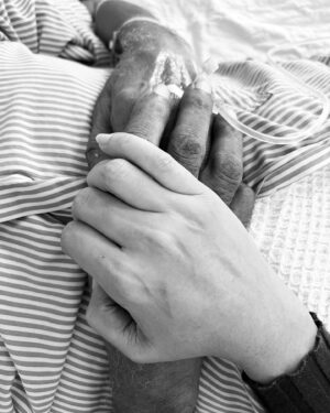Sangeeta Krishnasamy Instagram - If I’m being honest, the past few months hasn’t been easy on the family, having lost loved ones. And then it was time for Gramps too. His wisdom was like no other. I want to say he’s left a void, but that won’t be true. He’s filled our hearts with his legacy. A legacy of honesty, love and honour. May you be the light that forever guides us from above Tatha. I’ll miss calling you for advice & your morning messages 💔. Til’ we meet again ❤️ #bestgrandfatherever 

சிவாய நமஹ