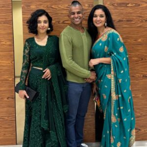 Sangeeta Krishnasamy Instagram - Thank you @warrenfdez & @pushpanarayan for the invite to @oakwoodkualalumpur's @discoverasrmalaysia Deepavali Buffet preview 💚 

Gorgeous green lengha by @warnamozhi @button.hook_official 

@reshmonu 
@subashiniasokandevi 
@balaganapathi_william