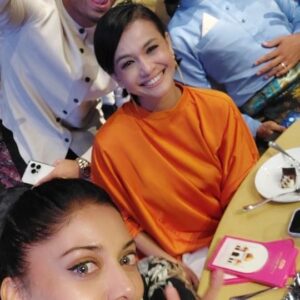 Sangeeta Krishnasamy Instagram - Suruh aku amik wefie inilah kesudahannya....😂 #hancur #dontask #failvideo 🤣 @ezzatyabdullah @harvinthskin @remyishak @nazrudinrahman