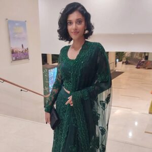 Sangeeta Krishnasamy Instagram - Thank you @warrenfdez & @pushpanarayan for the invite to @oakwoodkualalumpur's @discoverasrmalaysia Deepavali Buffet preview 💚 

Gorgeous green lengha by @warnamozhi @button.hook_official 

@reshmonu 
@subashiniasokandevi 
@balaganapathi_william