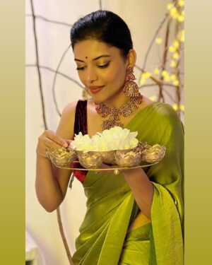 Sangeeta Krishnasamy Instagram - Celebrating Light, Hope and Goodness Around the World.
-
Featuring @sangeeta_krishnasamy 
Makeover and styled by @brriyanjohn 
Saree by @thaaraz 
-
#love #positivity #sareelove #traditional #loveforart #makeup #beauty #sangeetakrishnasamy #brriyanjohn #thaaraz