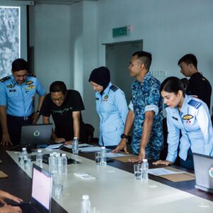 Sangeeta Krishnasamy Instagram - Airforce #selagibernyawa is now on @netflixmy @mzulkarnainazhar @multimedia_entertainment, jadi kita belanja gambar bts la ye 😉