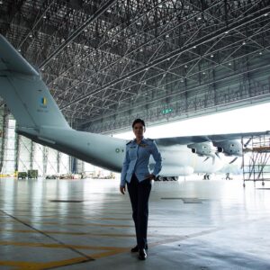 Sangeeta Krishnasamy Instagram - Airforce #selagibernyawa is now on @netflixmy @mzulkarnainazhar @multimedia_entertainment, jadi kita belanja gambar bts la ye 😉