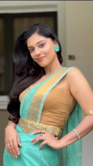 Sangeeta Krishnasamy Instagram - Repurposed a saree I’ve had for a long time to create this outfit with @saratha_fashion_tailoring 

Makeup & styling by @brriyanjohn 👗💅 

Dress up party venue @domitysbangsar_kl 

Thank you @micaawards @rgnaidu & @finasmalaysia for celebrating Malaysian cinema. I truly am grateful for this award 🙏

#micaawards 
#industryexcellenceaward #malaysiancinema #indiancinema #sustainablefashion #lehenga #saree