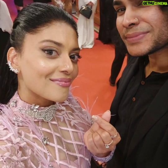 Sangeeta Krishnasamy Instagram - Late post of an event i looked forward to very much this year. Unfortunately it was also during a time when our family was going through a very difficult time preparing for the loss of our dearest grandma. We know you're among angels now and will always be looking over us. We received the Asean Spirit Award that night for our film Duan Nago Bhogo. Congratulations to our dearest director @sabriyunus & team of Producers. I was introduced to the traditional art form of Mak Yong through this film which i will be forever be intrigued & grateful for. Thank you @aiffa_official for bringing film makers from 10 countries together so we can share visions and celebrate each other's work. Makeup, hair & dress by @thebahadur08 in collaboration with @mayasilk_malaysia @ajubrani π