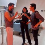 Sangeeta Krishnasamy Instagram - Always up to monkey business even in a serious situation. That's just how we roll' Blessed to have this Capt' of the ship @syed_hussein H.E.A.D.L.I.N.E.R.S #astrooriginals #astropremiumminiseries @kahoe.hon (partner in crime 😎) #copsbecops