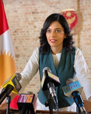 Sangeeta Krishnasamy Instagram - As YB Sunita in #kudeta 
#negaramasraya #financeminister #mandateofthepeople #astropremiumoriginalseries 

YB’s styling for the series by @fabindia.my 

Directors @imranbsheik @krollazry

‘No person’s knowledge is beyond their experience’ - Locke