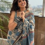 Sangeetha V Instagram - Fashion Reflects whǒ yu are 🫶 Ft : @sangeetha.v.official Mam Styling : @divya_make_up_artistry Blouse designed by Sridevi_designer Sreevasta garden Cbt This ethnic attire @devismulmulcotton which helps exude elegance and classy Whether it is office, wedding, or even a party Cotton saree with simple matching jewellery from @kabijewellery which can make you look graceful on every occasions ✨