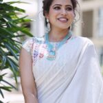 Sangeetha V Instagram - அட நான் எங்கே ❤️❤️ Saree : @maayol_sarees Mua : @miss_pretty_makeoverartist Camera : @thiru_captures Cute !